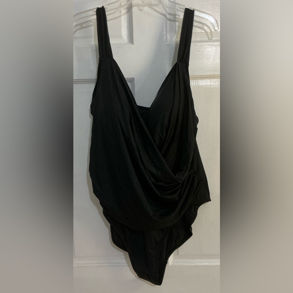 NEW JANTZEN BLACK BATHING SUIT